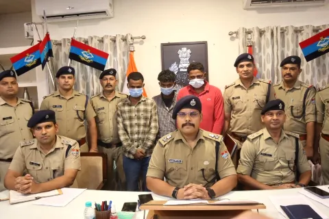 SSP Ajay Ganapati and the Transit Camp police team in Rudrapur, with the three accused arrested in the Shiv Enclave firing case standing behind, faces masked