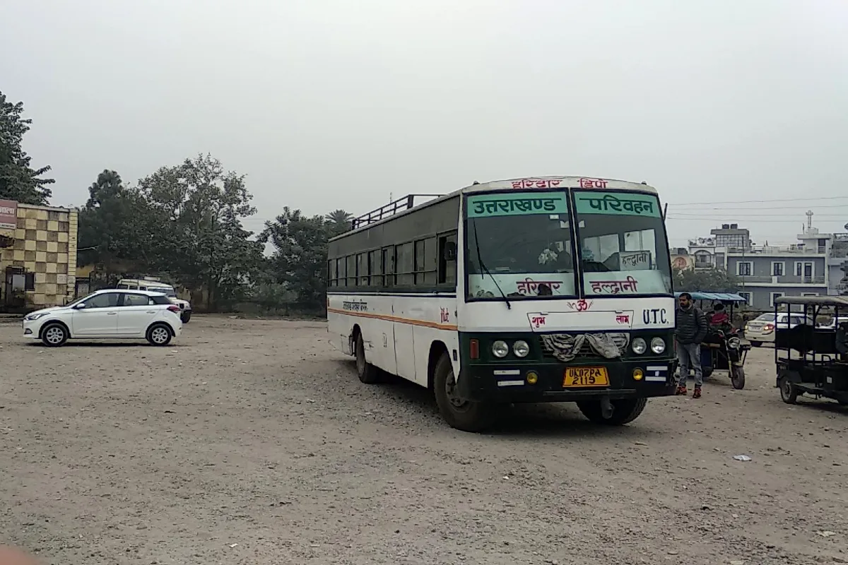 काशीपुर बस अड्डे पर उत्तराखंड परिवहन निगम की बस (फाइल फोटो)