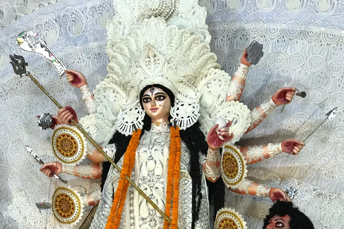 दुर्गा पूजा पंडाल में मां दुर्गा की प्रतिमा (सांकेतिक)
